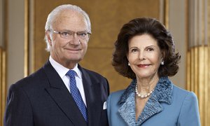 Carl_XVI_Gustaf_Drottning_Silvia_Foto_Peter_Knutson_Kungahuset.se (1).jpg