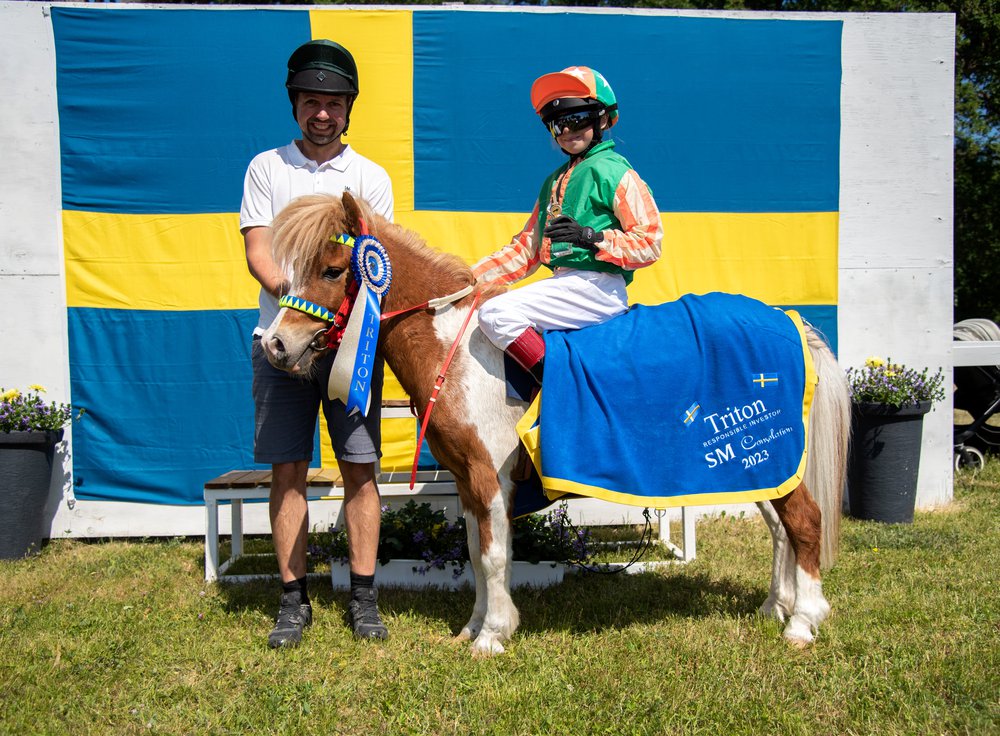 DSC_6604 Emerald och Siri Karlberg