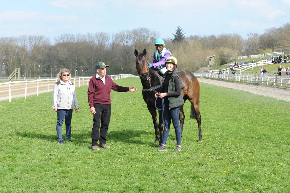 DSC_73001 Negroamaro efter seger på Århus Galopp 23 april 2023