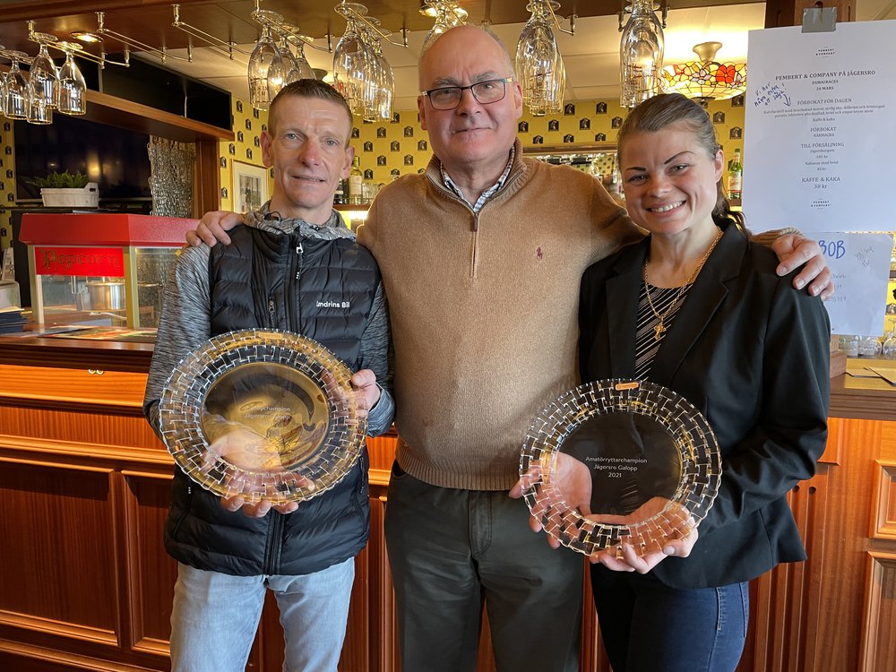 Jägersro 2022-04-26 Prisutdelning Jacob Johansen Kate Alvesparr.jpg