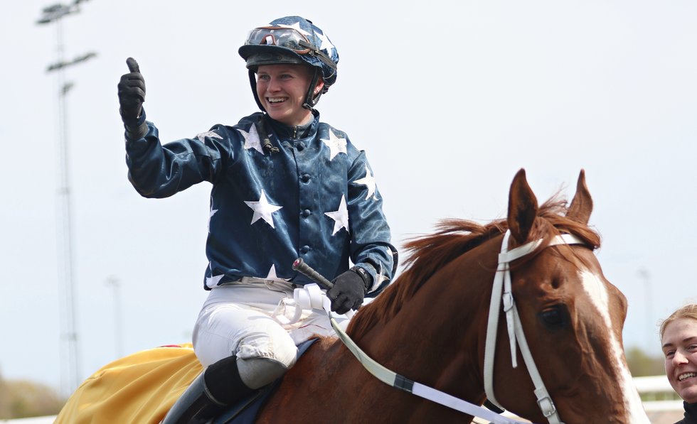 Galopp den 21 april 2024 103 photo Senad Honic