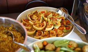 Buffe i restaurangen på Bro Park.JPG