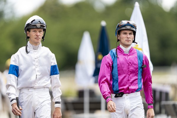 Jockeys Jacob Johansen Oliver Wilson MOF200712-07139 Magnus Östh.jpg