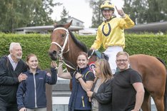 Karen From Finance_S8I7451 kopia