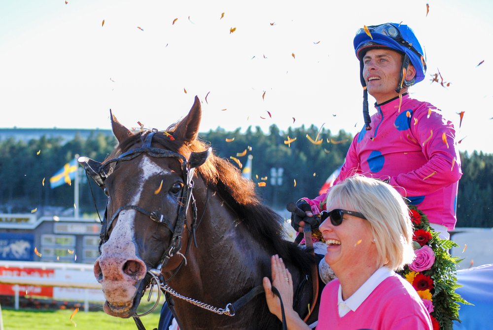 Scandinavian champ Bank of Burden after Sthlm Cup win.jpg