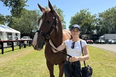 Ulrika Holmquist med häst i Nya Zeeland redigerad privat