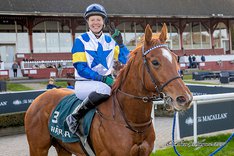 aM9YyDuc Linda Lou och Anna Pilroth.jpeg