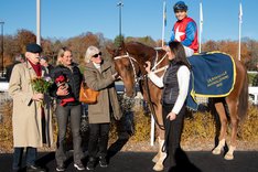 i-6vwtG85-X2 Ellis St Martin i vinnarcirkeln efter Ulriksdals Minneslöpning 2022 redigerad