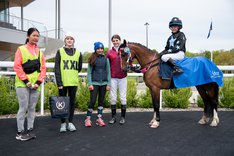 i-DvqzC3T-X2 EricaLittle Caitlyn och Svea i vinnarcirkeln.jpg