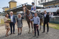 i-TDMZjwK-X3 Steinar i vinnarcirkeln efter Hurricanelöpning