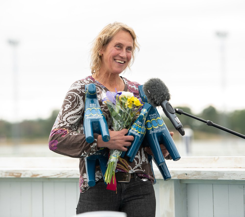 i-fTgMgJq-X2 Ylva Brandt och trähästarna