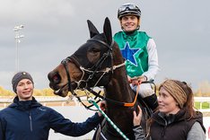 Mrs April och Yasmine Nilsson