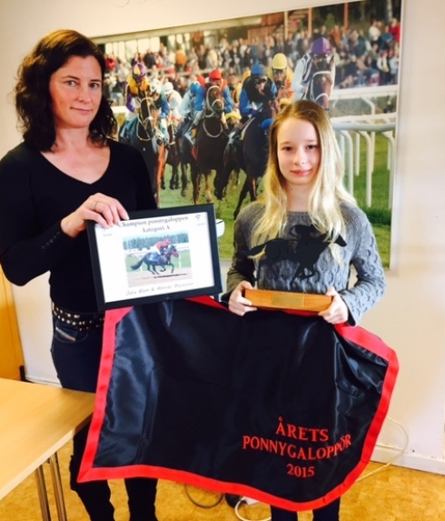 julia blom cecilia gråberg championutdelning