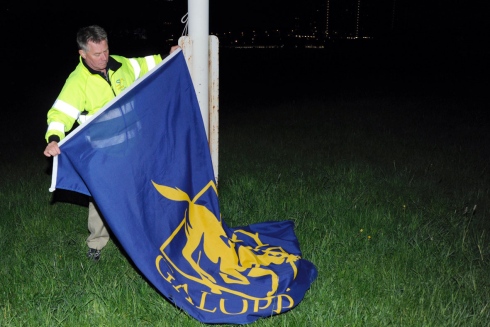 sista flagghalning täby galopp andy auld square