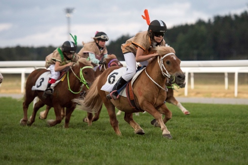 indians cowboys race western