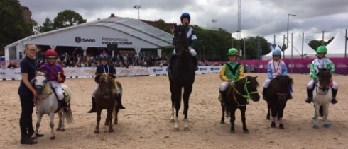 em ridsport heden ponnygalopp uppställning